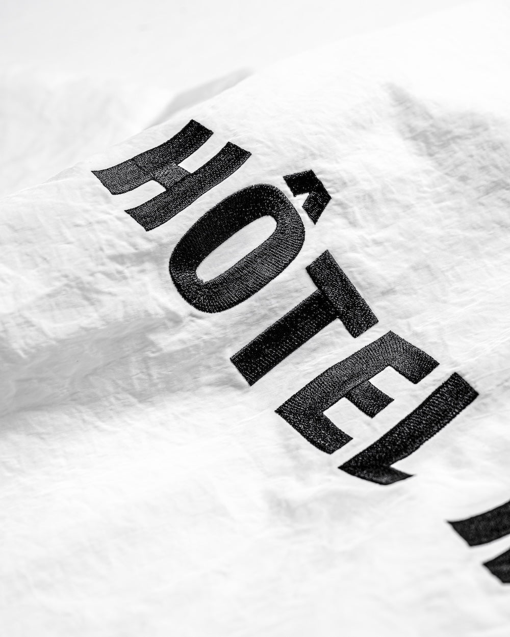 HÔTEL MAMA SHIRT - WHITE
