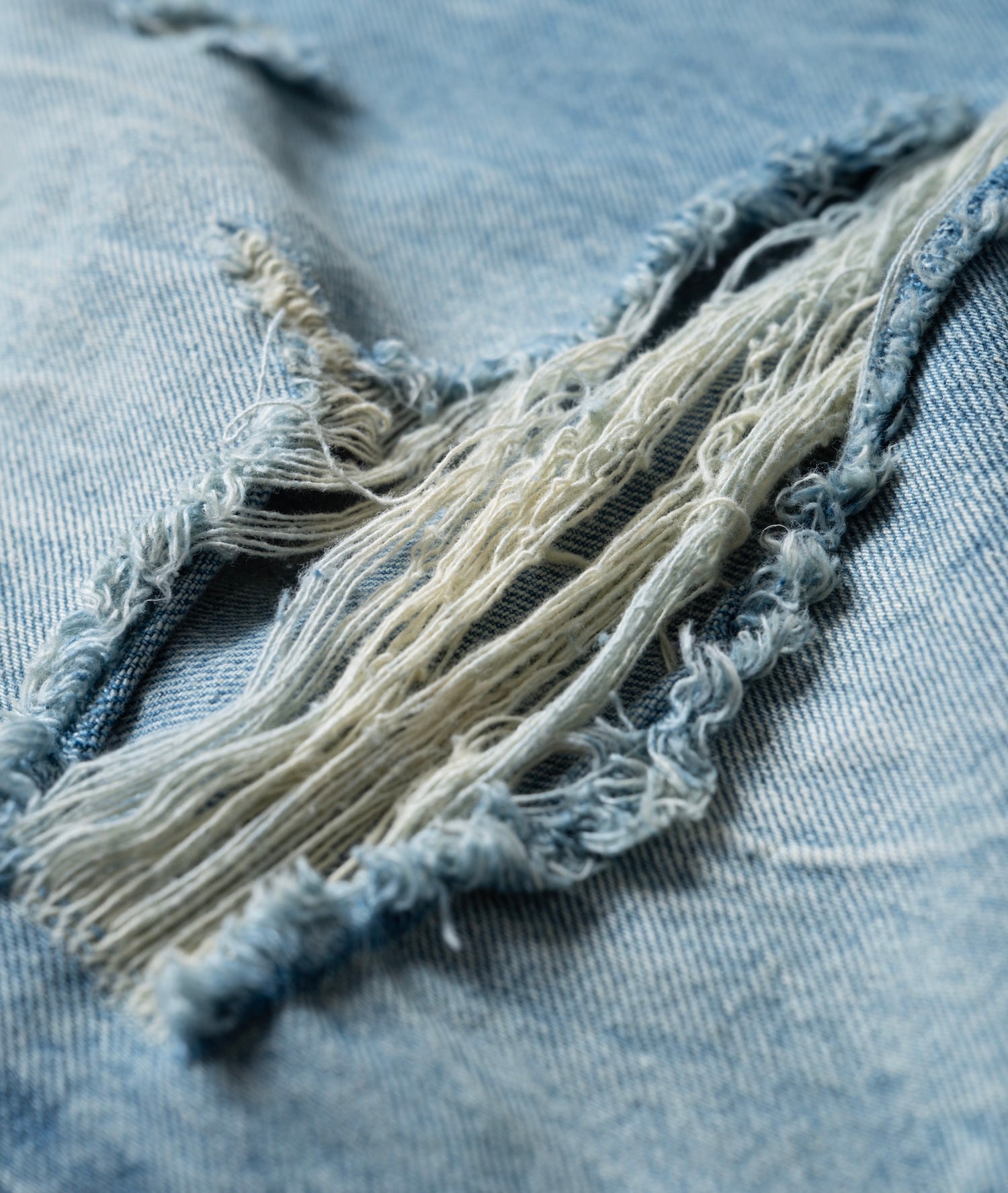SSMA DISTRESSED RAW HEM JEANS - BLUE