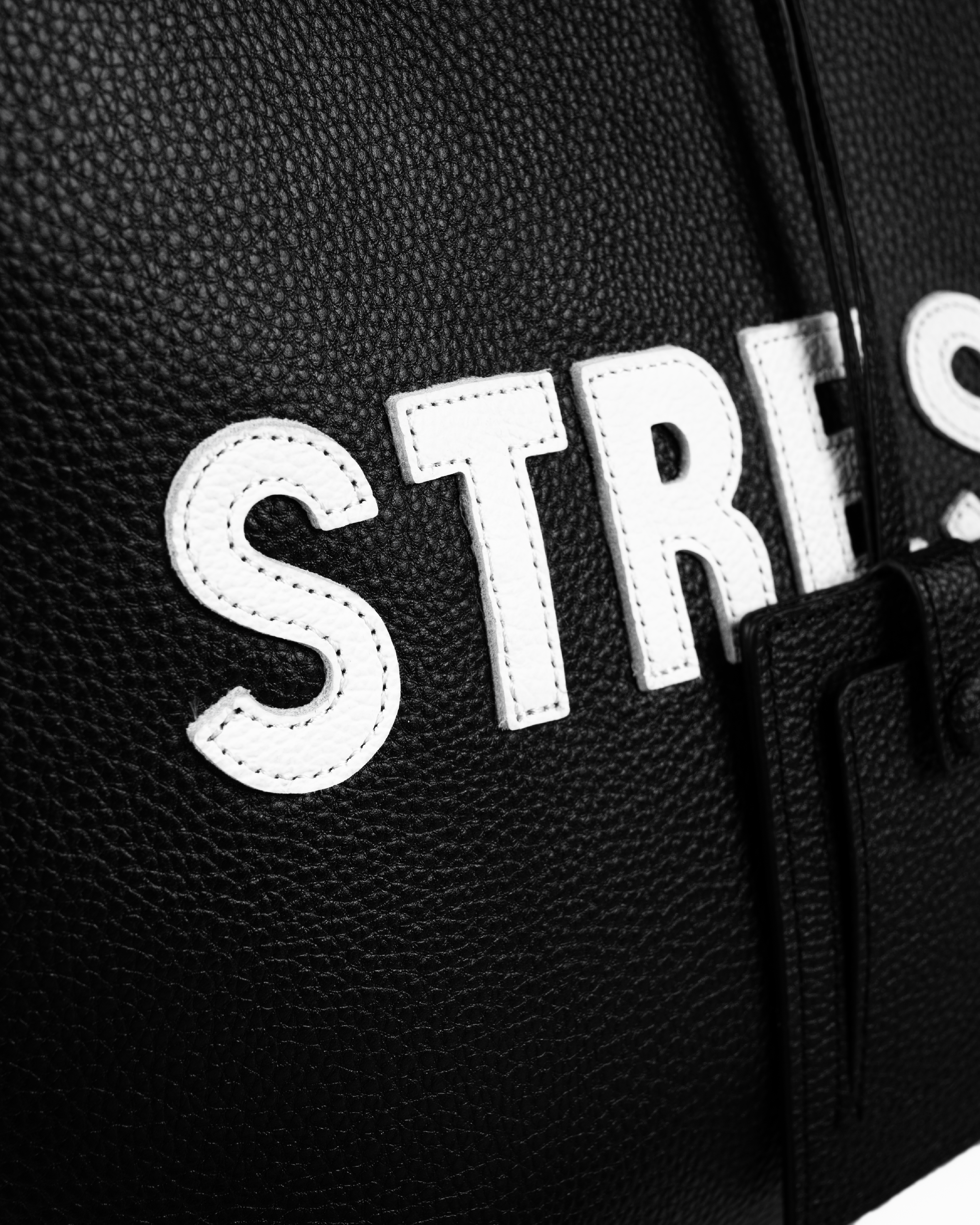 FW25 SIGNATURE LEATHER TOTE BAG - BLACK