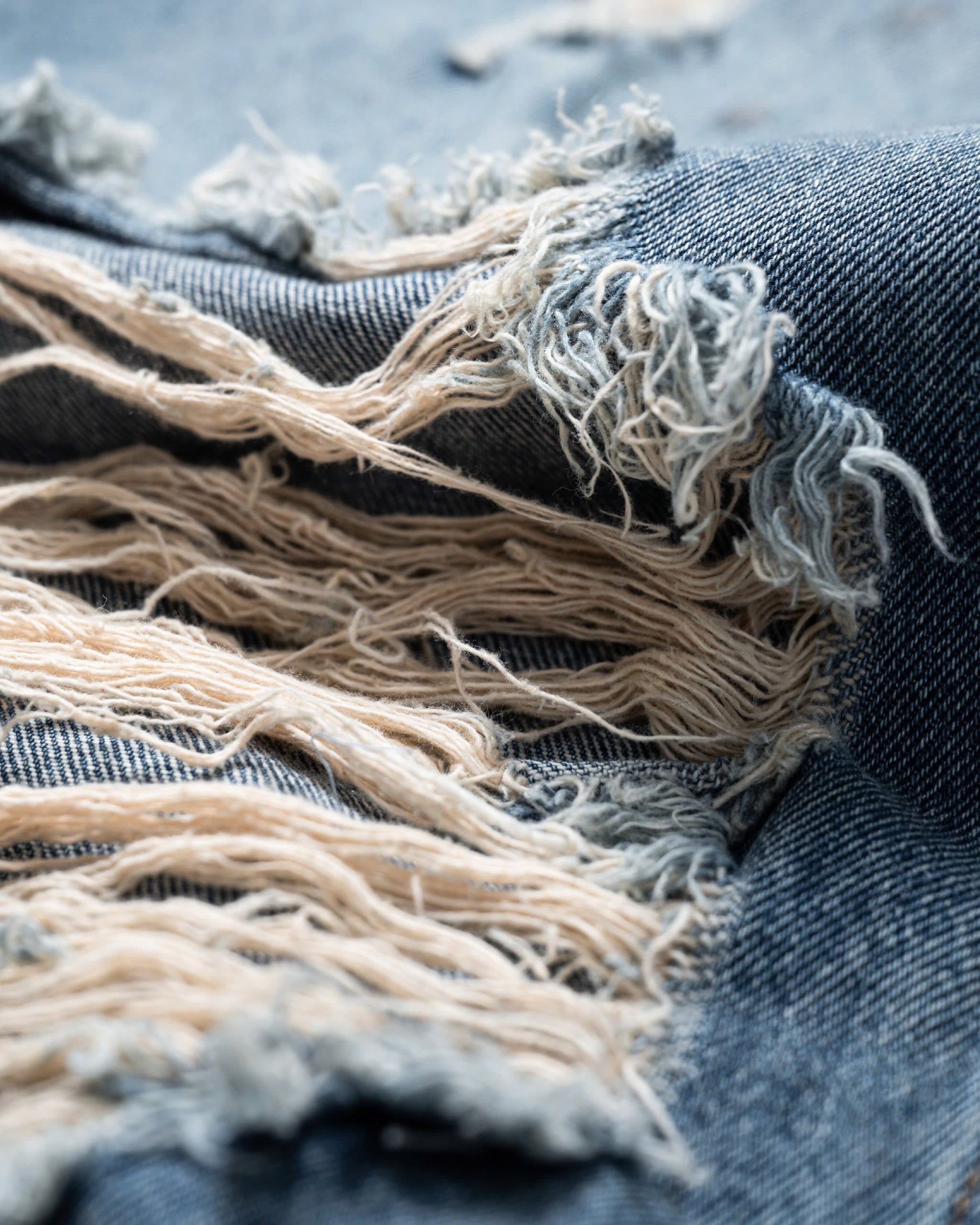 FW25 SHREDDED JEANS - BLUE